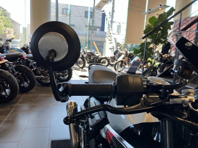 スラクストン400 2026年モデル LEDヘッドライト LEDウィンカー ロケットカウル シングルシートカウル USB電源