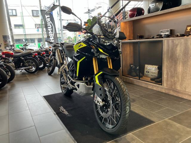 タイガー900ラリー PRO LEDヘッドライト ロアエンジンガード 可動式スクリーン サンプガード シートヒーター クルコン
