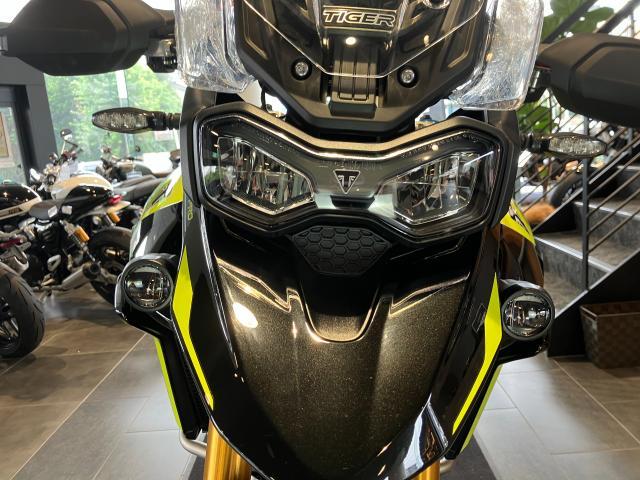 タイガー900ラリー PRO LEDヘッドライト ロアエンジンガード 可動式スクリーン サンプガード シートヒーター クルコン