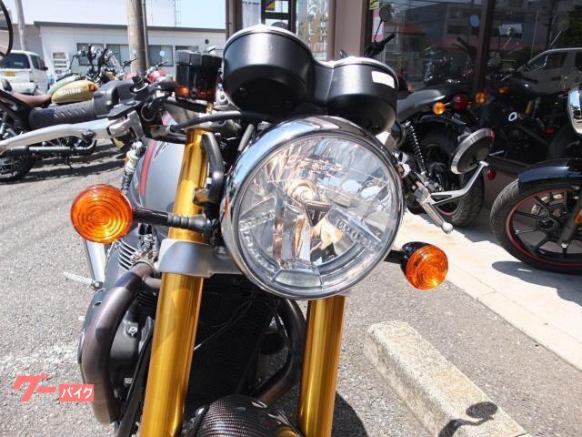 ＴＲＩＵＭＰＨ スラクストン１２００ＲＳ オーリンズリアショック・ブレンボキャリパー標準装備 純正ＯＰバーエンドミラー  カーボンフェンダー｜バイクショップＢＥＡＴ！ ＢＡＳＥ｜新車・中古バイクなら【グーバイク】