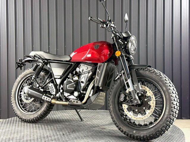 MUTT DRK－01 250 水冷エンジンモデル キャンディレッド