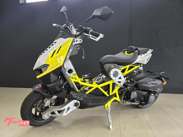 ドラッグスター３００　ホワイトイエロー　正規ディーラー中古車　ＴＦＴ液晶ディスプレイメーター　トレリスフレーム