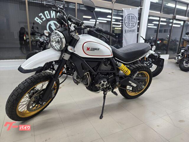 スクランブラーデザートスレッド　ＡＢＳ　倒立フォーク　空冷Ｌツインエンジン　ブロックタイヤ