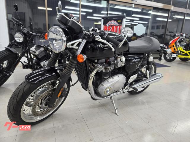 スラクストン１２００　ジェットブラック　ＥＴＣ付き　カフェレーサー　ライドバイワイヤ　ＡＢＳ　トラクションコントロール