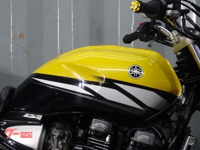 ヤマハ XJR1300 新規車検2年付 ストロボカラー｜バイク