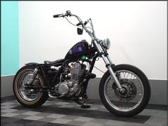 ヤマハ　ＳＲ４００　チョッパースタイル　エイプハンガーハンドル　左出しサイドアップマフラー