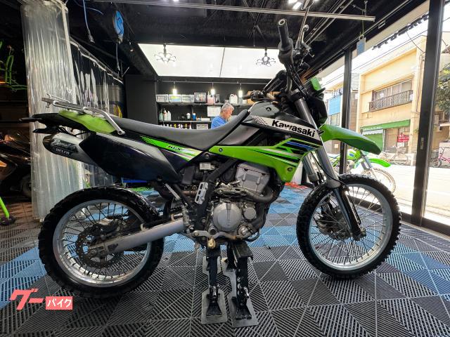 ＫＬＸ２５０　デルタバレル４マフラー　ＺＥＴＡクラッチレバー　ＺＥＴＡバーパッド　ＺＥＴＡブレーキレバー　リアキャリア