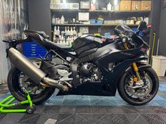 ホンダ　ＣＢＲ１０００ＲＲ−Ｒ　ＳＰ　オーリンズ製電子制御サスペンション　ブレーキキャリパー　タンクパット　ニーグリップパット