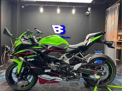 カワサキ　Ｎｉｎｊａ　ＺＸ−２５Ｒ　ＳＥ　グリップヒーター、クリアテールランプ、ＥＴＣ２．０、左右カスタムレバー、ＵＳＢ、ハンドルバー
