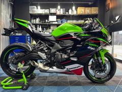 カワサキ　Ｎｉｎｊａ　ＺＸ−２５Ｒ　ＳＥ　ヨシムラフィラーキャップ　マルチクランプバー　シングルシートカウル　ＵＳＢ　スマホホルダー