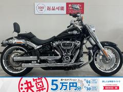 ＨＡＲＬＥＹ−ＤＡＶＩＤＳＯＮ　ＦＬＦＢＳ　ソフテイルファットボーイ１１４　タンクキャップカスタム　コブラ管　バックレスト　エンジンガード　サイドバッグ装備