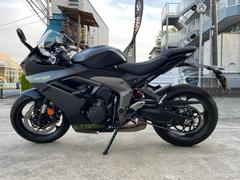 ＴＲＩＵＭＰＨ　デイトナ６６０　ワンオーナー　マッドブラック