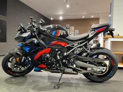 ＢＭＷ　Ｍ１０００Ｒ　２０２５　２眼ヘッドライト　カーボンホイール　Ｍコンペティションパッケージ　ブラック・ストームメタリック