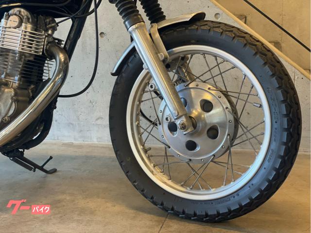 ヤマハ SR400 ブラック 空冷単気筒 セパハン バックステップ