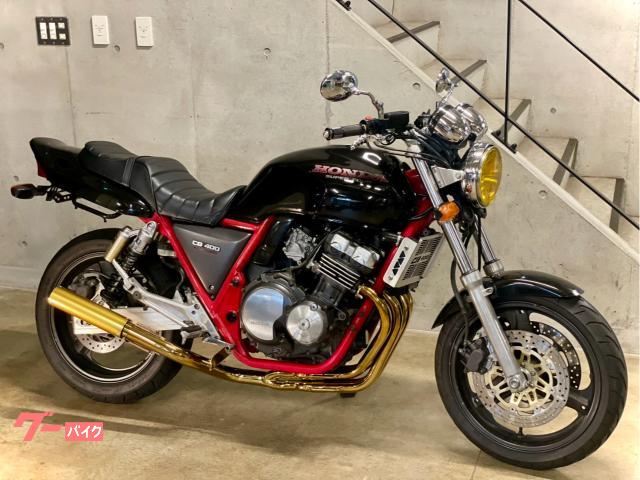 ＣＢ４００Ｓｕｐｅｒ　　ブラック　赤フレーム　ＮＥＷゴールドマフラー　タックロールシート　リアフェンダーレス　ドクロレバー