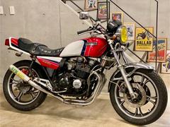 ヤマハ　ＸＪ４００　ホワイトレッドＹＳＰカラー　ＶＦハンドル　マーシャル　アールスオイルクーラー　ＲＰＭ　タックロールシート