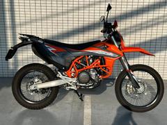 ＫＴＭ　６９０エンデューロＲ　２０２１モデル　クイックシフター標準装備　ＥＴＣ　クラッシュバー　リアキャリア　エルゴシート