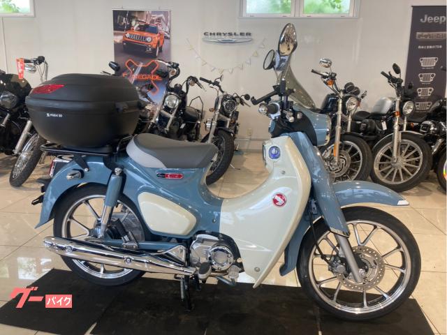 スーパーカブＣ１２５　４ストロークエンジン　フューエルインジェクション　ウィンドウスクリーン　リアボックス　スマホホルダー