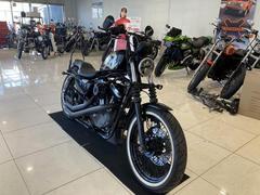 ＨＡＲＬＥＹ−ＤＡＶＩＤＳＯＮ　ＸＬ１２００Ｎ　ナイトスター　ＣＺ３　ＢＵＢスラッシュカットマフラー　カスタムタンデムシート　カスタムタンク　前後ホワイトリボン