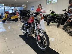 スズキ　ＧＮ１２５Ｈ　１５７ＦＭＩ−３　４ストロークエンジン　キャブレター　サイドスタンド　リヤキャリア　リヤボックス　モリワキマフラー