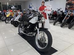 ヤマハ　ＴＷ２００　２ＪＬ　４ストロークエンジン　キャブレター　社外メーター　社外マフラー　パワーフィルター　カスタムフロントフェンダー