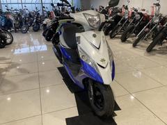 ＳＹＭ　Ｚ１　１２５　ＤＹ２３２２３２　４ストロークエンジン　フューエルインジェクション　サイドスタンド　リアウィング