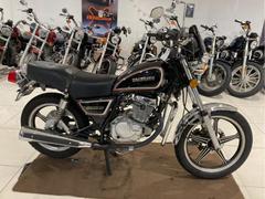 スズキ　ＧＮ１２５−２Ｆ　Ｆ４９１　４ストロークエンジン　キャブレター　エンジンガード　ヘッドライトバイザー　フロントスクリーン