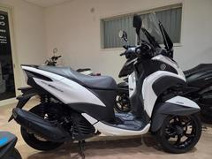 ヤマハ　トリシティ１５５ＡＢＳ／自動車免許仕様／オリジナルワイドスペーサー／新品タイヤ３本グリップヒーター／ロングスクリーン／ハンドガード