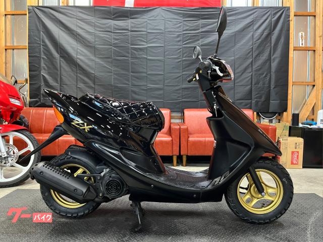 ライブＤｉｏ　２００２年式　最終型　２スト　カウル新品　前後タイヤ新品　バッテリー新品　ヘッドライト新品　エナメルシート