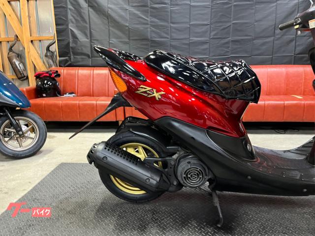 ☆ディオ低燃費4ストモデル☆外装カウル一式・前後タイヤ・バッテリー・シート・プラグ等新品交換^_^イロイロ整備で快調です☆流行りのマッドブラック！ ホンダ ライブDio ZX外装カスタム 新品カウル 前後タイヤ新品