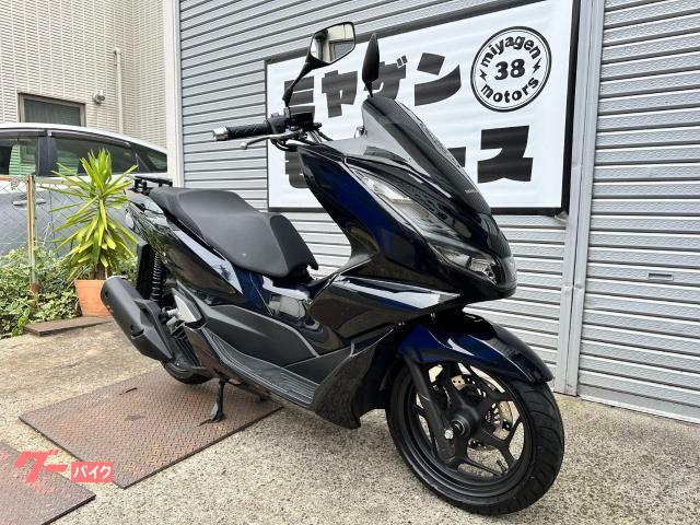 ホンダ  ＰＣＸ１６０　ＡＢＳ　　２０２３年式　ＫＦ４７　ロングスクリーン　デイトナ製リアキャリア ご来店前にはご連絡・ご予約をいお願いいたします！０４８－４２０－９５３５まで♪ ホンダ PCX160 ABS KF47 2023年式 USBポート 純正