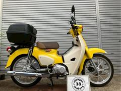 ホンダ　スーパーカブ１１０ＡＢＳ　ＪＡ５９　２０２２年式　ワンオーナー　社外フロントスクリーン　ＧＩＶＩリアボックス　社外センタースタンド