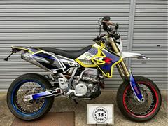 スズキ　ＤＲ−Ｚ４ＳＭ　ＦＣＲキャブ　１人乗り仕様　社外マフラーデルタバレル４　スマホホルダー　カスタム多数