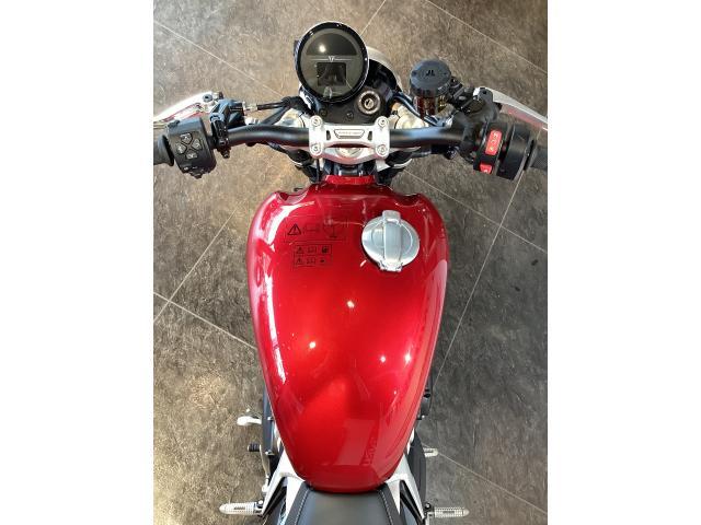 スピードツイン1200 2026年 正規輸入モデル 試乗車 カーニバルレッド／サファイアブラック