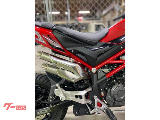 ＢＥＮＥＬＬＩ ＴＮＴ１２５ レッド ５速ミッション 油冷４スト単気筒 正規輸入新車  Ｋ２２１Ａ｜ＧＴ－ＡＸＥＬ・浜松（ロイヤルエンフィールド浜松、マットモーターサイクルズ浜松）｜新車・中古バイクなら【グーバイク】