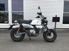 ホンダ　モンキー１２５　２０２４年モデル　ダウンフェンダー　グリップヒーター　社外レバー　ＵＳＢ電源