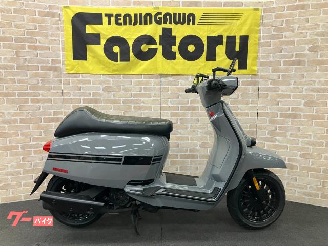 Ｖ１２５　Ｓｐｅｃｉａｌ　　カスタムシート　グリップ　ミラー　前後タイヤ新品交換済