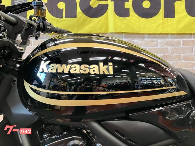 カワサキ Z900RSカフェ ローシート加工 ステップブラケット装備