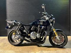 ホンダ　ＣＢ１１００ＲＳ　２０１７年モデル龍神ＪＡＰＡＮ機械曲げショート管／カーボンパーツ／タックロールシート／リアキャリア＆１キーＢＯＸ