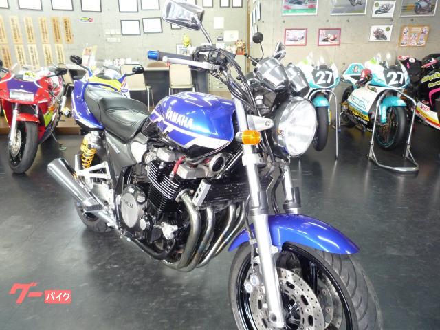 ヤマハ XJR1300 オーリンズフルアジャスタブルサス搭載モデル