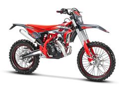 Ｂｅｔａ　クロストレイナー２５０　ＳＴＤ車高・２０２６年最新現行モデル