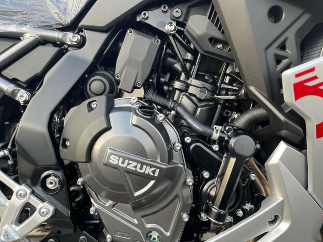 【大型配送タイプ】宮崎秋人さん掲載4ページ（約A3サイズ）#5028 スズキ GSX－8R 2025｜ファーストオート八尾支店｜新車