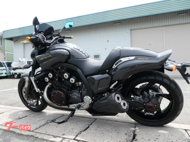 ヤマハ VMAX 1700 逆車 200馬力 外装カーボン仕様｜バイク