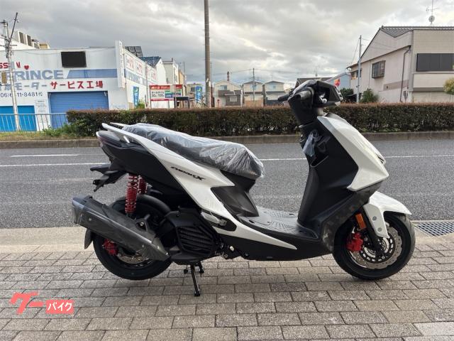 シグナスＸ１２５　２０２６年新型モデル　ホワイトカラー