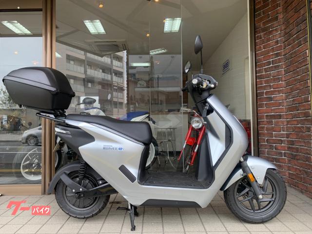ＥＭ１　ｅ：　純正リアボックス　充電器付き　バッテリー付き
