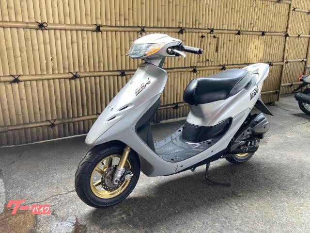 ホンダDio、シルバーのスクーター中古品 ライブDio ZX(ホンダ) ゴールド・シルバー系・金・銀色のバイク