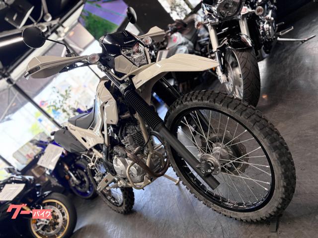 カワサキ KLX230シェルパ ベージュ エンジンガード ギア