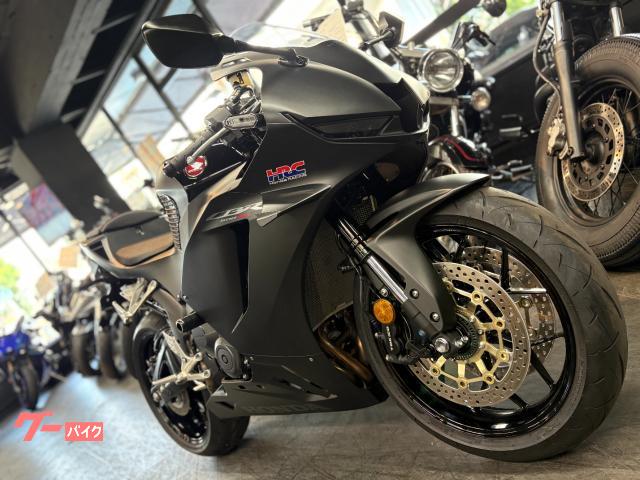 ホンダ CBR600RR マットブラック エンジンスライダー付き