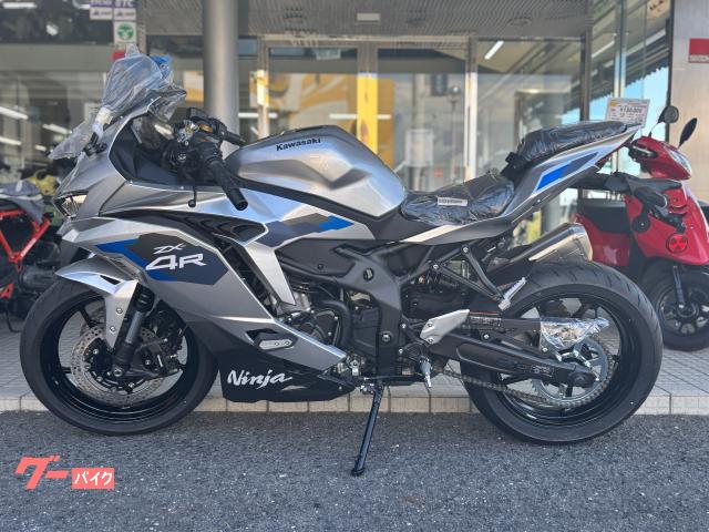 カワサキ Ninja ZX－4R SE 2027年モデル シルバー 新車