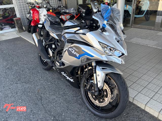 カワサキ Ninja ZX－4R SE 2027年モデル シルバー 新車